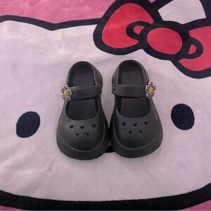 Cute Black Look-a-like crocs with checkered black and white flower charm. Size 6